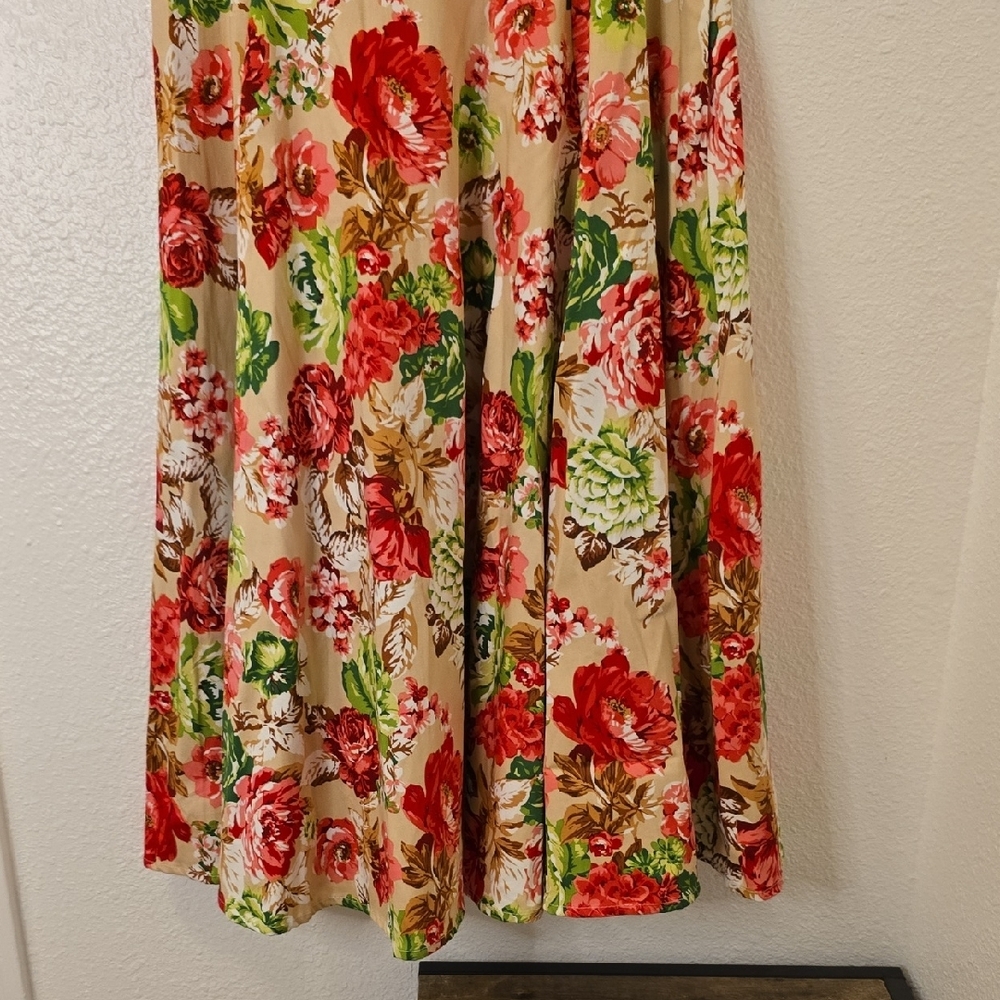Hearts & Roses Floral Sleeveless Midi Dress in Beige with Red & Green Blooms - Picture 6 of 6